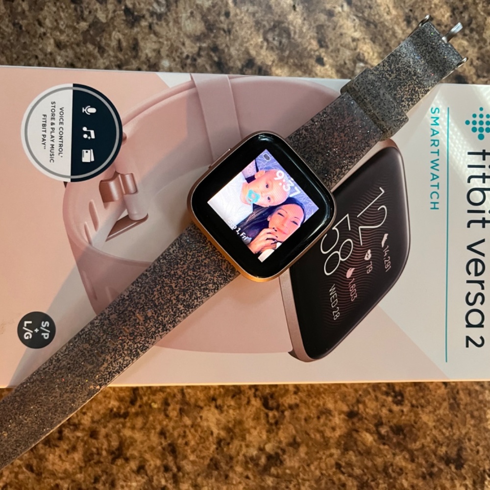 Fit Bit Versa 2 - image 2